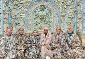 عکس یادگاری زنان گردشگر اروپایی در ایران+عکس