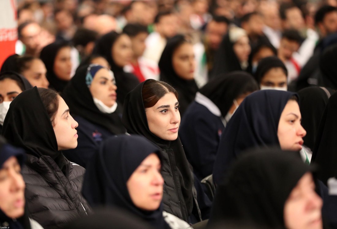پوشش متفاوت بانو تکواندوکار تیم ملی در دیدار با رهبر انقلاب (عکس)