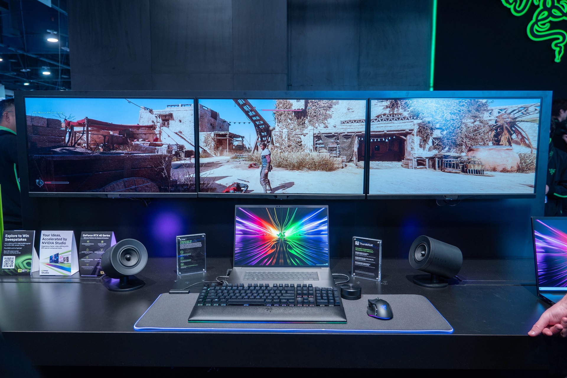 صحنه هیجان‌انگیز در CES: اتصال سه مانیتور 4K به لپ‌تاپ ازطریق یک کابل
