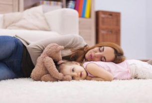 چرا می گویند روی زمین بخوابید؟