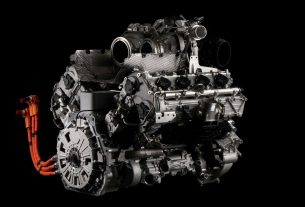 موتور V8 جدید لامبورگینی از نمای جانبی