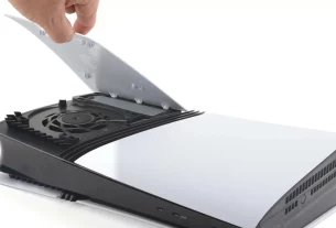 بررسی تعمیرپذیری پلیاستیشن ۵ پرو: دسترسی آسان به باتری CMOS و تغییرات سختافزاری