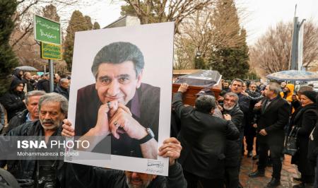 وداع با منوچهر والیزاده؛ گلههای تلخ در تشییع پیکر دوبلور نامدار سینمای ایران