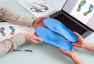کفش هوشمند جدید برای تشخيص با استفاده از هوش مصنوعی و انرژی خورشیدی