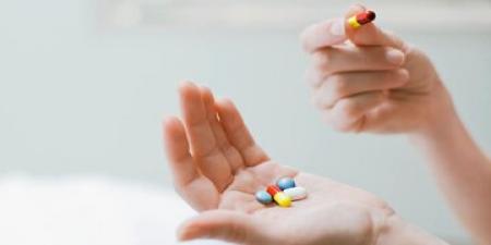 علائم کمبود ویتامین ب در لبها و دهان: راهنمای کامل تشخیص و پیشگیری
