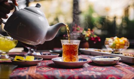 ۵ اشتباه رایج در مصرف چای که سلامتیتان را به خطر میاندازد